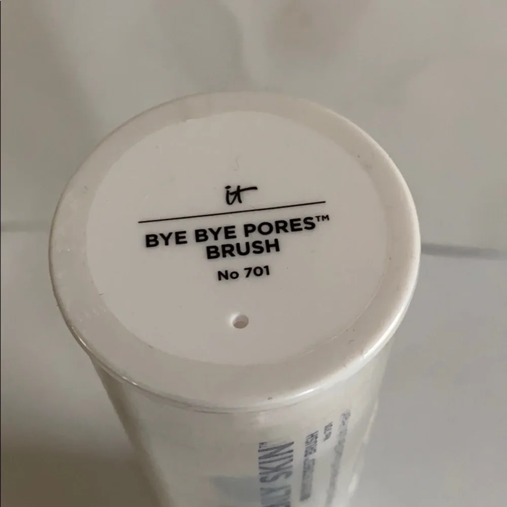 IT COSMETICS Heavenly Skin Bye Bye Pore Brush #701 $58 NIP